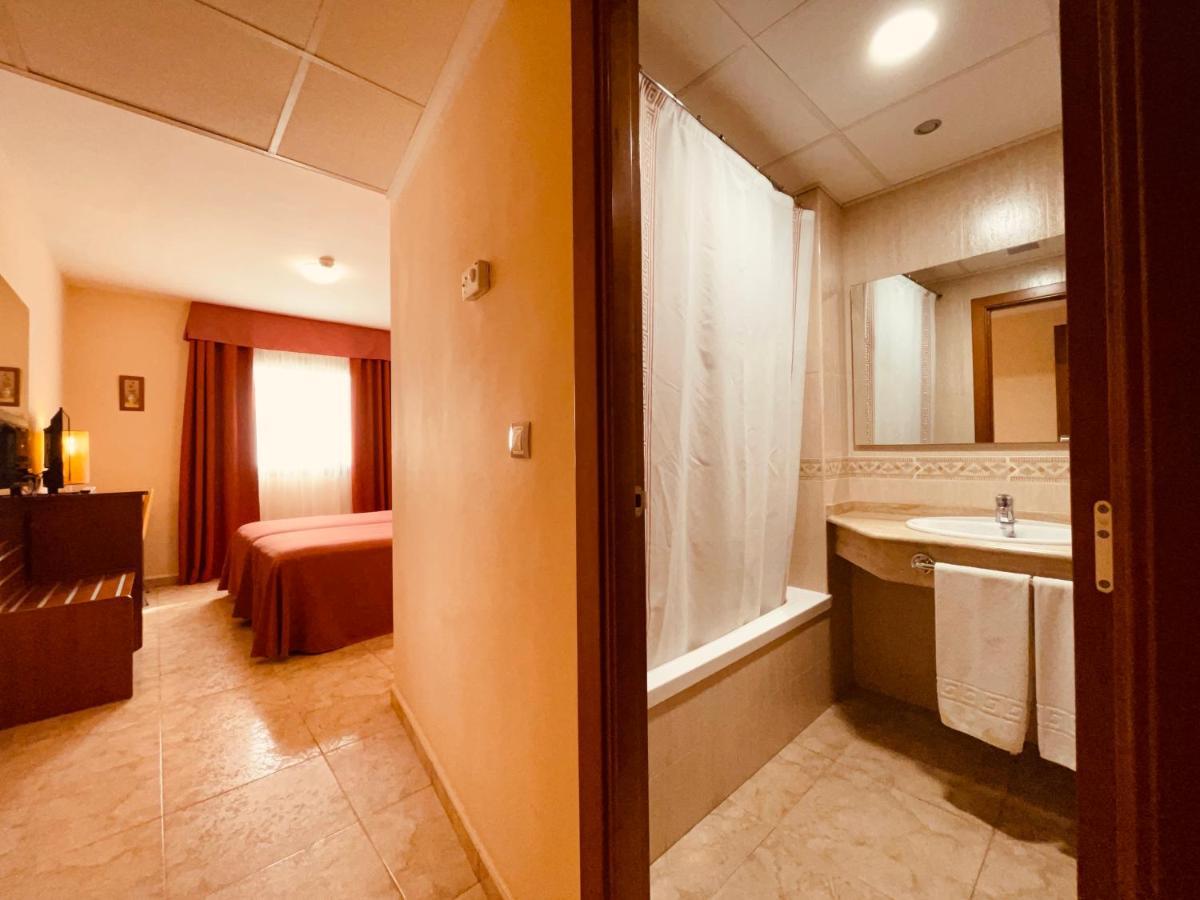 Torrijos Hotell Cheste Exteriör bild