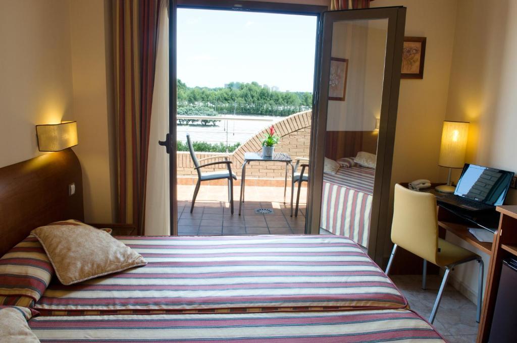 Torrijos Hotell Cheste Exteriör bild