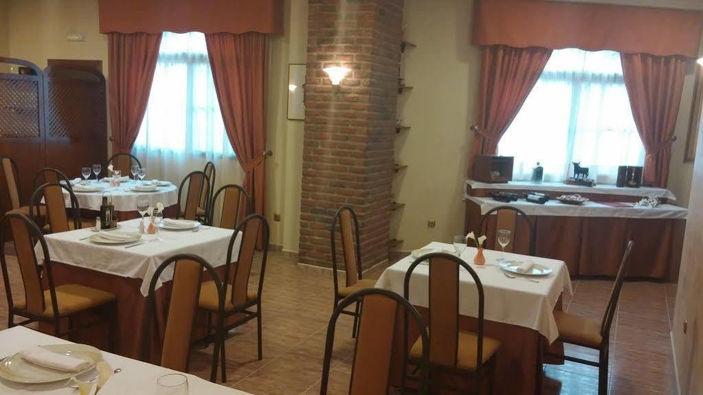 Torrijos Hotell Cheste Exteriör bild